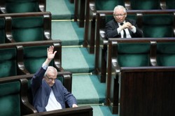 Terlecki grozi samorządowcom. Kraśko: Niech założy ciemne okulary, jak pewien generał