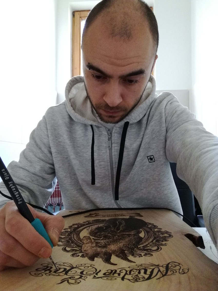 Pirografija je slikanje užarenom olovkom, predmetom sličnom lemilici, po drvetu i drugim materijalima