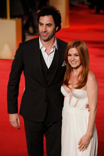 Sacha Baron Cohen z żoną Islą Fisher na premierze 'Les Misérables. Nędzników' w Londynie