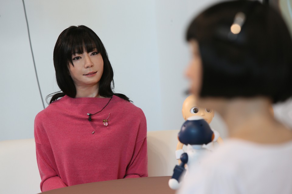 Japonia: pierwsza na świecie konferencja prasowa humanoidów i robotów