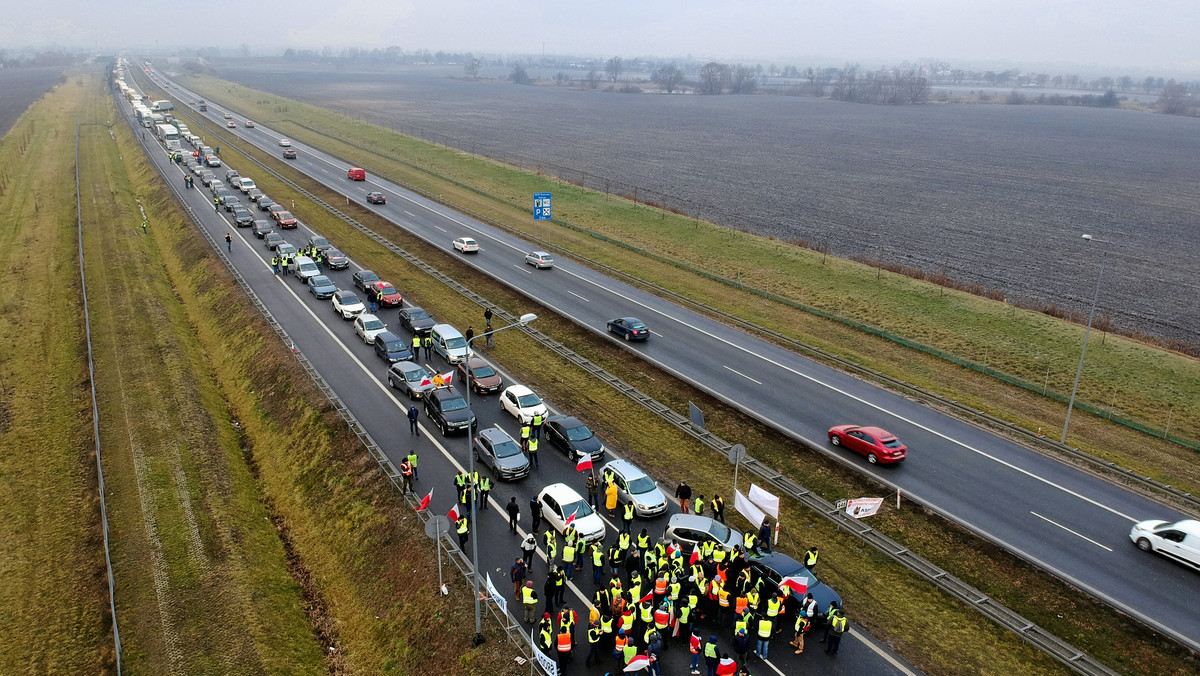 Niezapowiedziany protest rolników na autostradzie A2 - Wiadomości