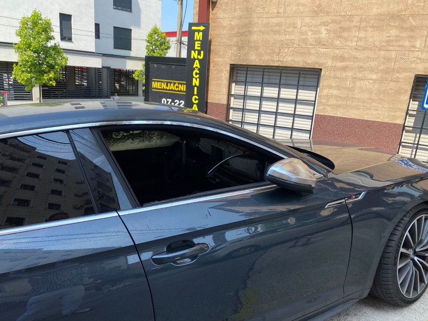 Zapaljen automobil Tijane Ajfon