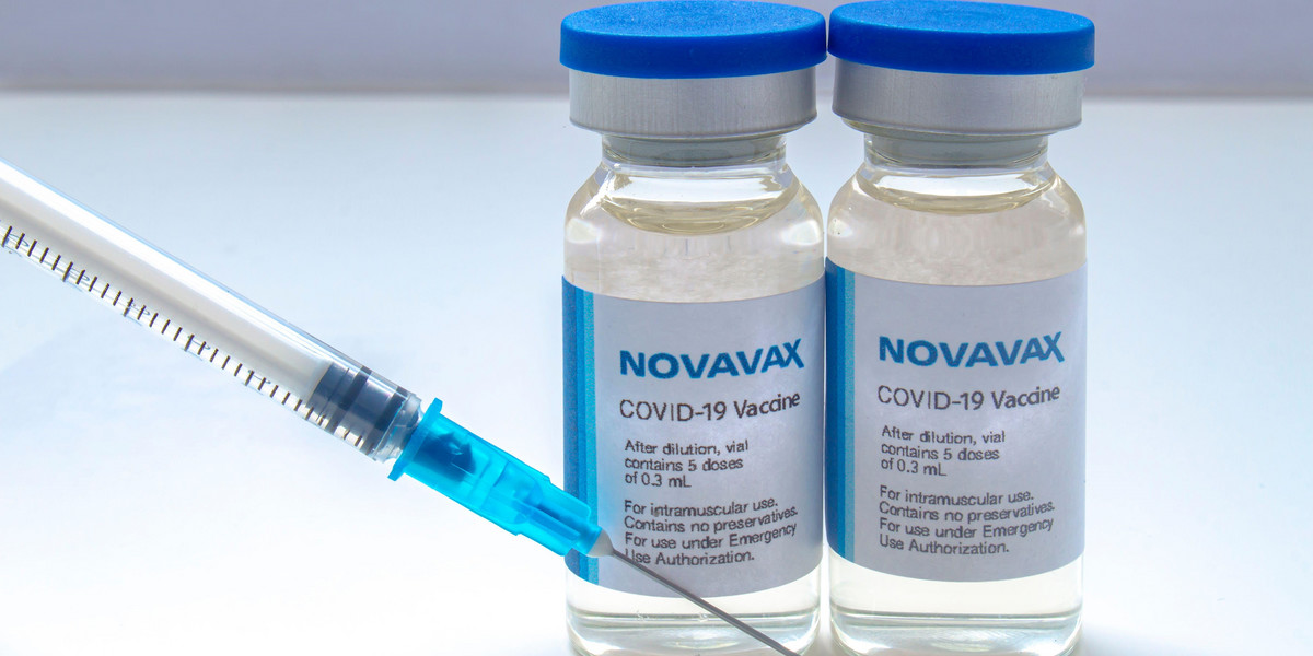 Szczepionka Novavax ze względu na swoje właściwości rozbudza nadzieje ekspertów.