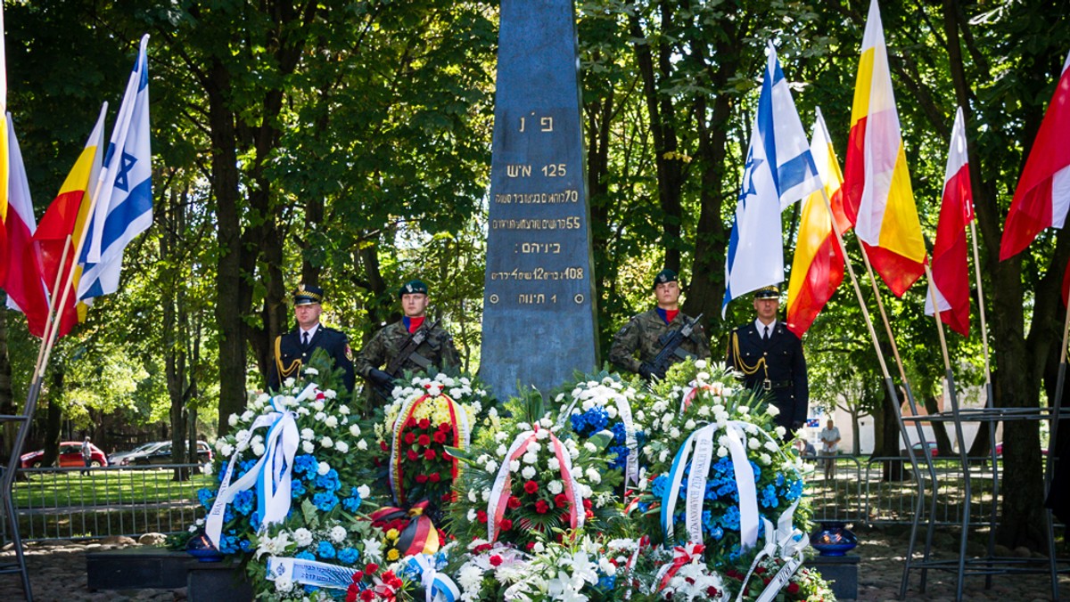 Uroczystości związane obchodami 75 rocznicy wybuchu powstania w białostockim getcie rozpoczną się już 5 lutego. Będą trwały przez kilka miesięcy. Ich kulminacja nastąpi w sierpniu. Urząd miasta zaprezentował dzisiaj harmonogram zaplanowanych wydarzeń.