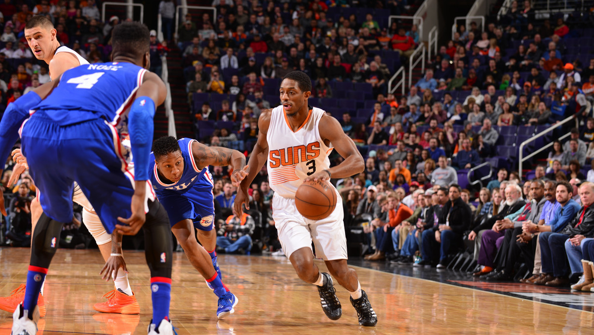 Po kolejnej długiej serii porażek dopiero drugie zwycięstwo w sezonie osiągnęli koszykarze Philadelphia 76ers pokonując Phoenix Suns 111:104. To pierwszy wyjazdowe zwycięstwo Szóstek w tym sezonie.