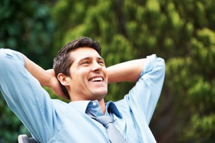 Atrakcyjni mężczyźni dostają wyższe wynagrodzenie