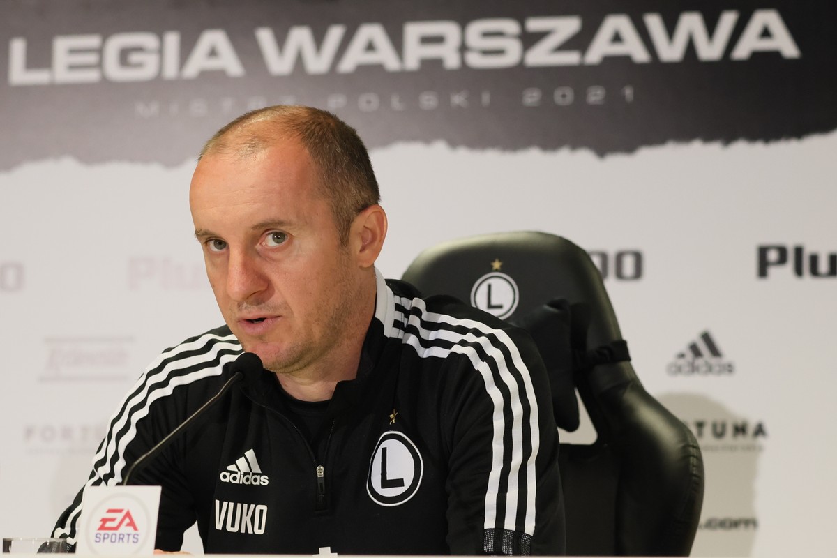Trener Legii Warszawa Aleksandar Vukovic podczas konferencji prasowej w Warszawie