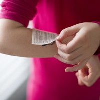Ez a magyar nő gyerekeknek készít lemosható tetoválásokat, amik megvédhetik őket
