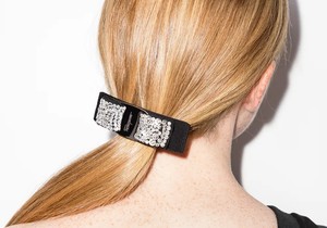 Ovo su najpopularnije frizure i dodaci za kosu sa predstojeću sezonu praznika