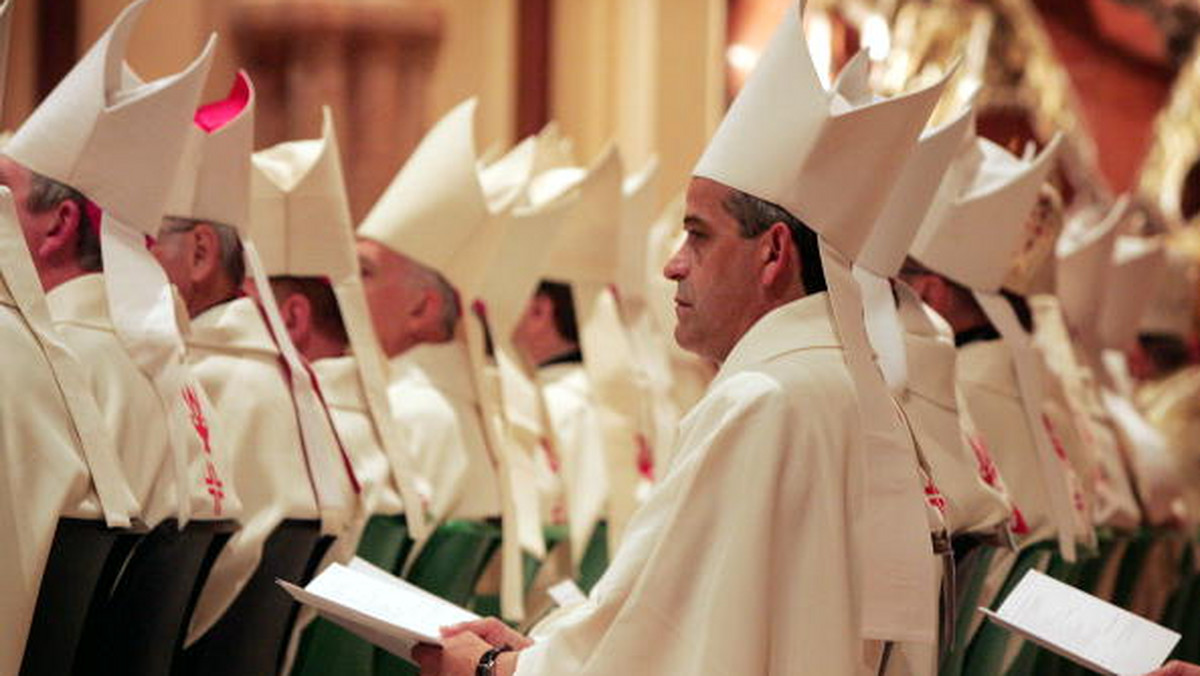 W Polsce jest obecnie 135 biskupów katolickich, w tym dwóch greckokatolickich.