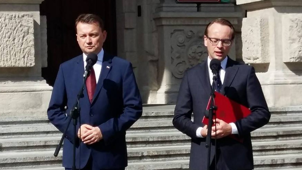 Minister Mariusz Błaszczak wręczył dziś nominację Krzysztofowi Kozłowskiemu na stanowisko wojewody zachodniopomorskiego. Kozłowski na stanowisku zastąpił zmarłego w połowie sierpnia Piotra Janię.