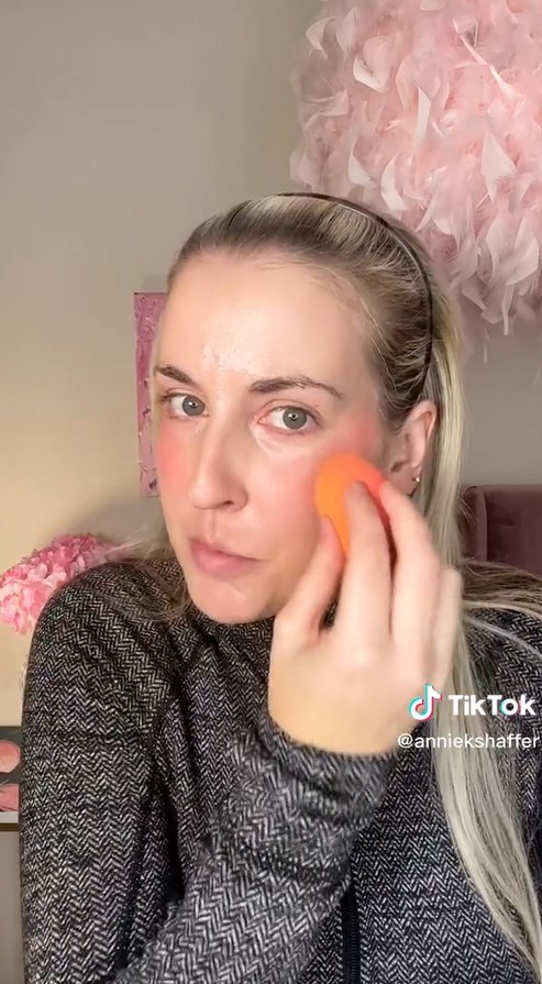 Annie Shaffer v jej videu.