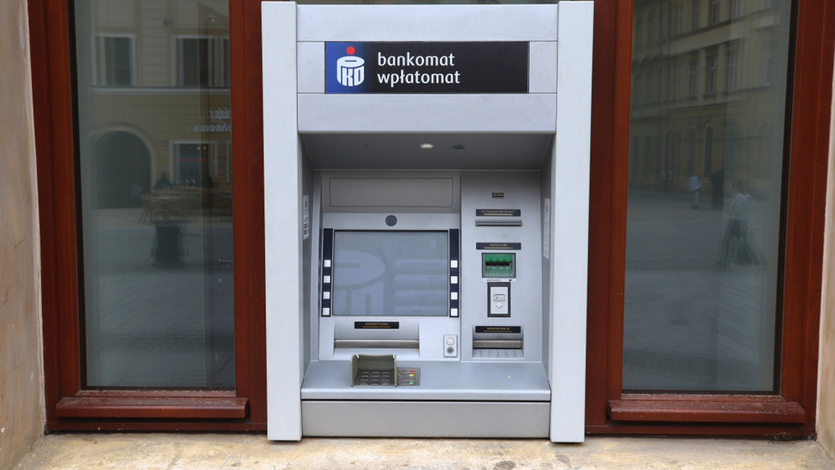 Minionej nocy w Lubinie (woj. dolnośląskie) nieznane osoby wysadziły bankomat. Policja prowadzi poszukiwania sprawców - informuje RMF FM.