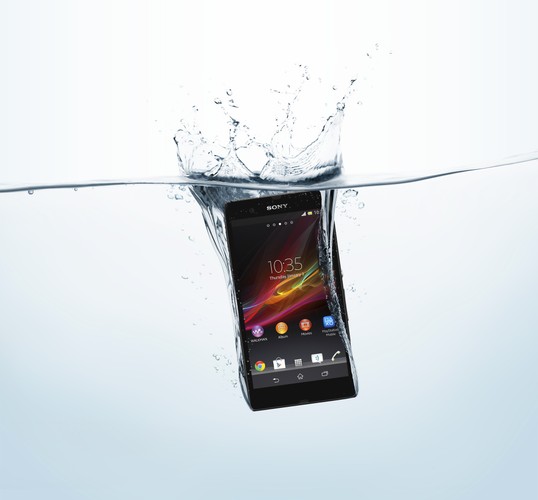 <b>Sony Xperia Z</b>
<br><br>
Procesor: Qualcomm APQ8064 1500 MHz
<br>
Pamięć RAM: 2GB
<br>
Aparat cyfrowy: 13,1 MPx
<br>
Wielkość ekranu: 5,0