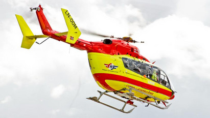 Egy kisgyerek is meghalt a nyársapáti balesetben – Két mentőhelikopter és nyolc mentőautó érkezett a helyszínre