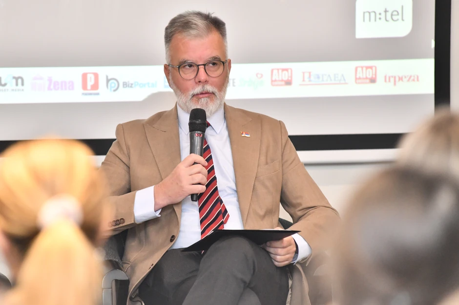 Sa decom intenzivno radimo, ali su nam problem roditelji, kaže ministar informisanja i telekomunikacija Dejan Ristić