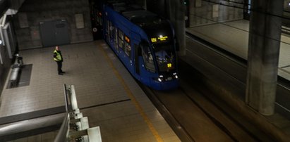 Tunel szybkiego tramwaju pod Politechniką tonie w ciemnościach