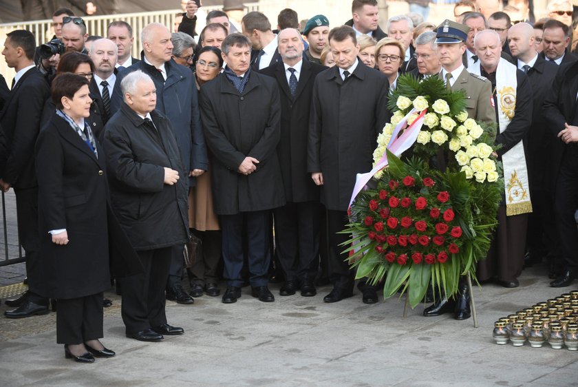 Kaczyński przywołał Szydło. Ten gest mówi wiele