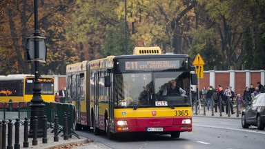 Wszystkich Świętych. Tak dojedziesz na warszawskie cmentarze