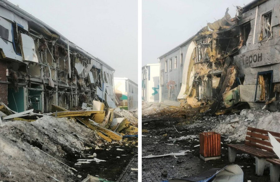 Skutki wybuchu ukraińskiego bezzałogowca pomiędzy barakami dla pracowników zakładu