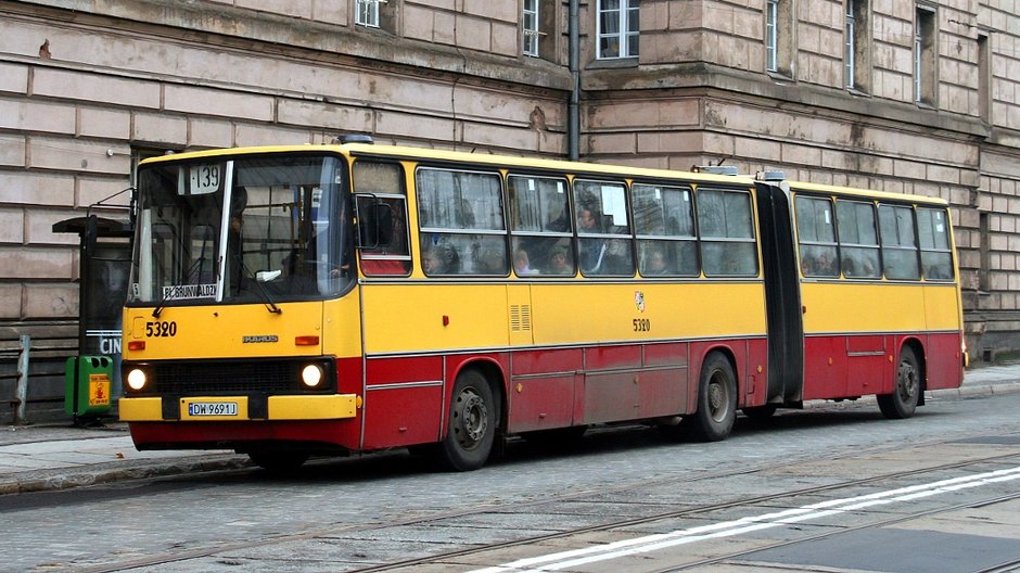 Ikarus 280.70E