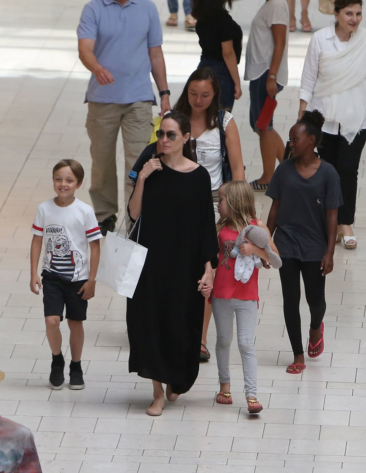 Angelina Jolie z dziećmi. Podobne do mamy?