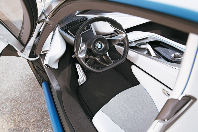 BMW Vision Efficient Dynamics i Pininfarina Modulo - Powrót do przyszłości