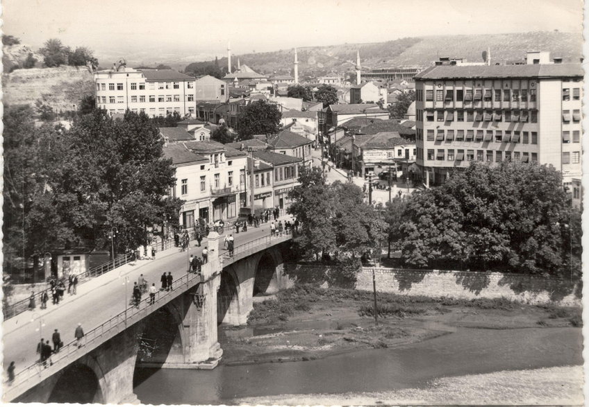 Kamienny Most i dzielnice lewobrzeżnego Skopje. Pocztówka (data stempla pocztowego 15.01.1959), M. Mrħanov, archiwum autorki