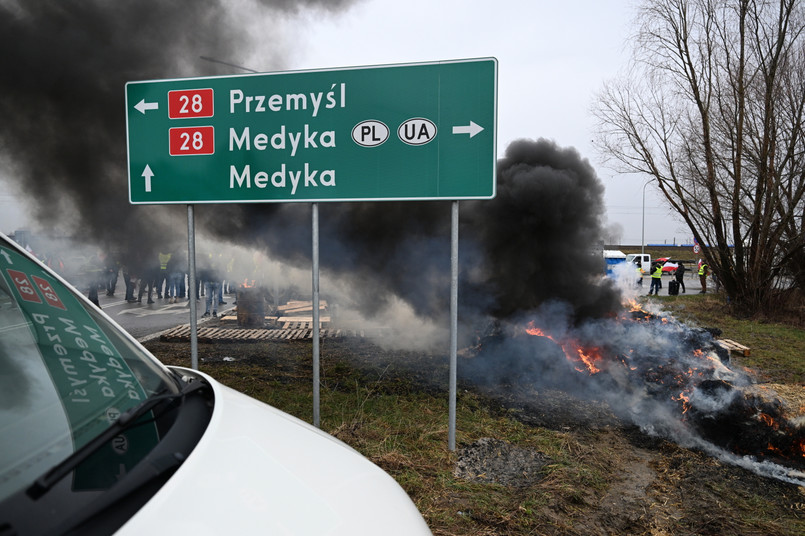 Protest rolników na drodze krajowej nr 28 przed polsko-ukraińskim przejściem granicznym w Medyce
