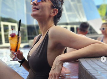 Bivša devojka Željka Joksimovića GRMI NA PLAŽI: Voditeljka uživa sa mužem biznismenom, pokazala zanosne obline (FOTO)