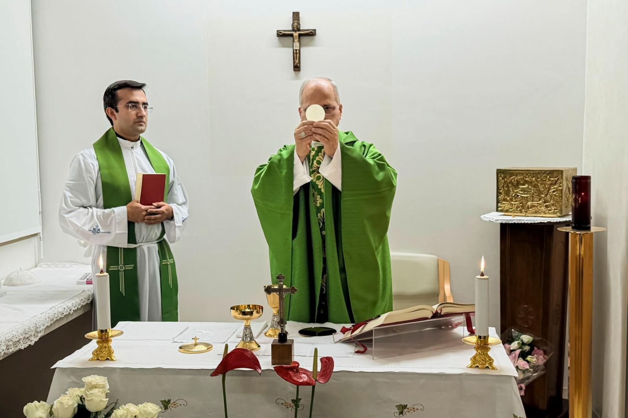 Pápež Lev XIV. tri dni po operácii celebroval svätú omšu v nemocnici. 