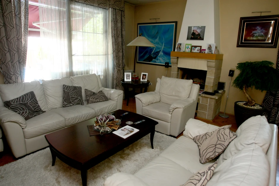 Lukuzna kuća Gorna Gluhakovića iz OK Benda