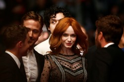 Najwspanialszy biust festiwalu w Cannes! Gwiazda "Mad Menów" zrobiła wrażenie [ZDJĘCIA]