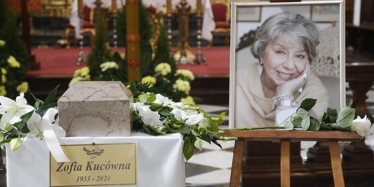 Pogrzeb Zofii Kucówny w  kościele św. Krzyża w Warszawie.