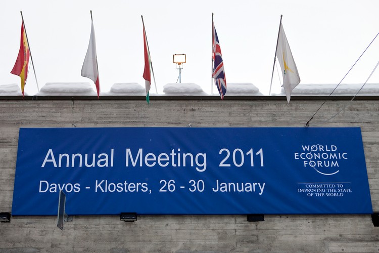 Budynek centrum kongresowego Forum w Davos. Szwajcaria. 24. stycznia 2011 r.