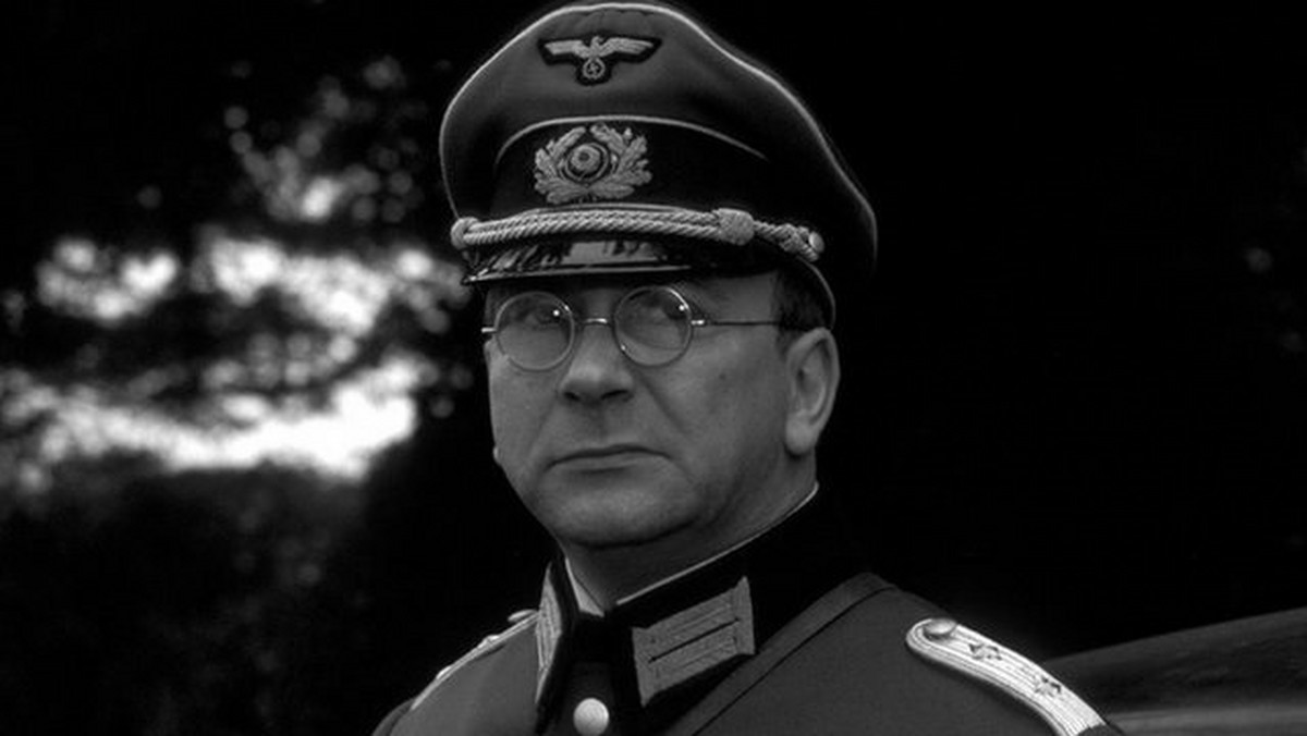 W wieku 70 lat po długiej chorobie zmarł Sam Kelly, najbardziej znany z kultowego serialu "'Allo 'Allo!", w którym wcielał się w rolę Kapitana Hansa Geeringa.