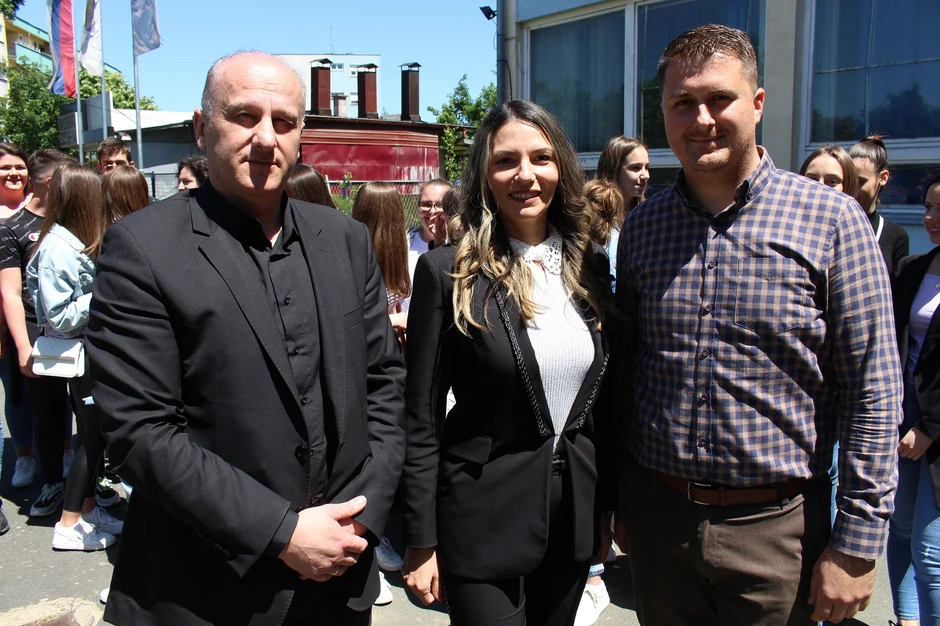 Direktor Darko Golic sa profesorima Jelenom Šurlan i Dariom Gvozdenom 
