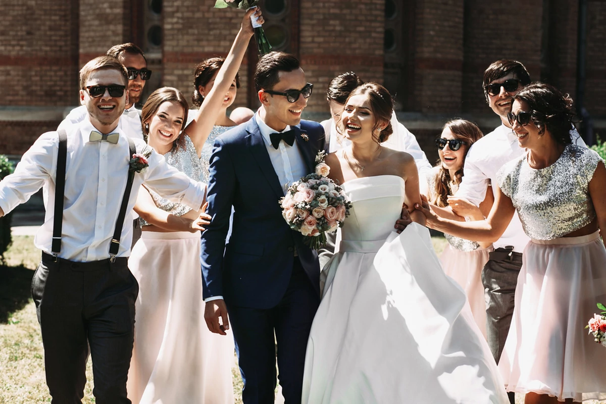 Zabawny QUIZ o przesądach ślubnych. Wiesz jakie są złe znaki przed ślubem? Pytanie numer 5 Cię zaskoczy!