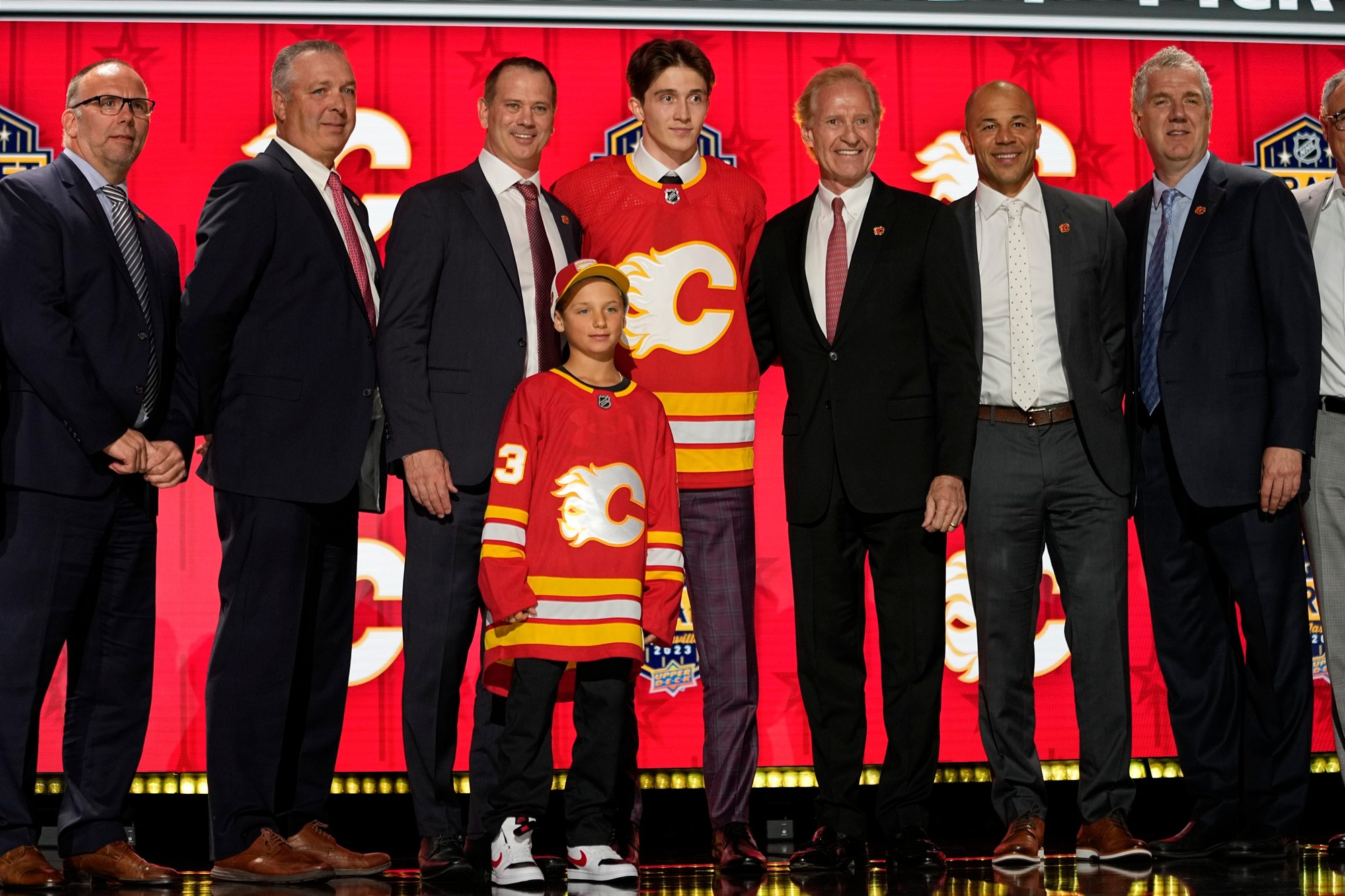 Po Samuelovi Honzekovi siahlo zo 16. priečky Calgary Flames.