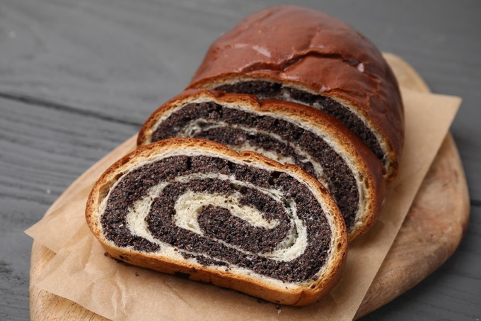 Idős édesanyám csak egy szelet mákos kalácsot eszik reggel és este, ez ártalmas? Az orvos válaszol