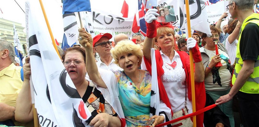 Polska wyszła na ulice w obronie demokracji. Gdzie prezydent?