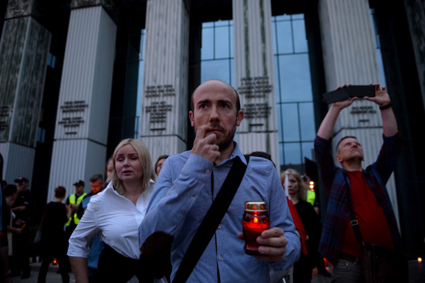 Borys Budka w czasie protestu przed Sądem Najwyższym