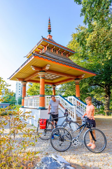 Cottbus: rowerzyści przy Domku Japońskim