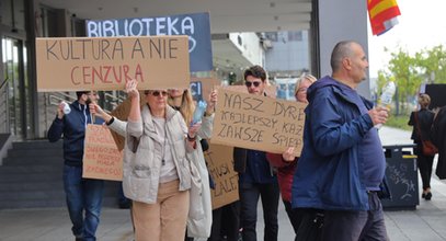 Chaos, mobing i cenzura. Ludzie mają już dość. Protest bibliotekarzy z Łodzi. FILM