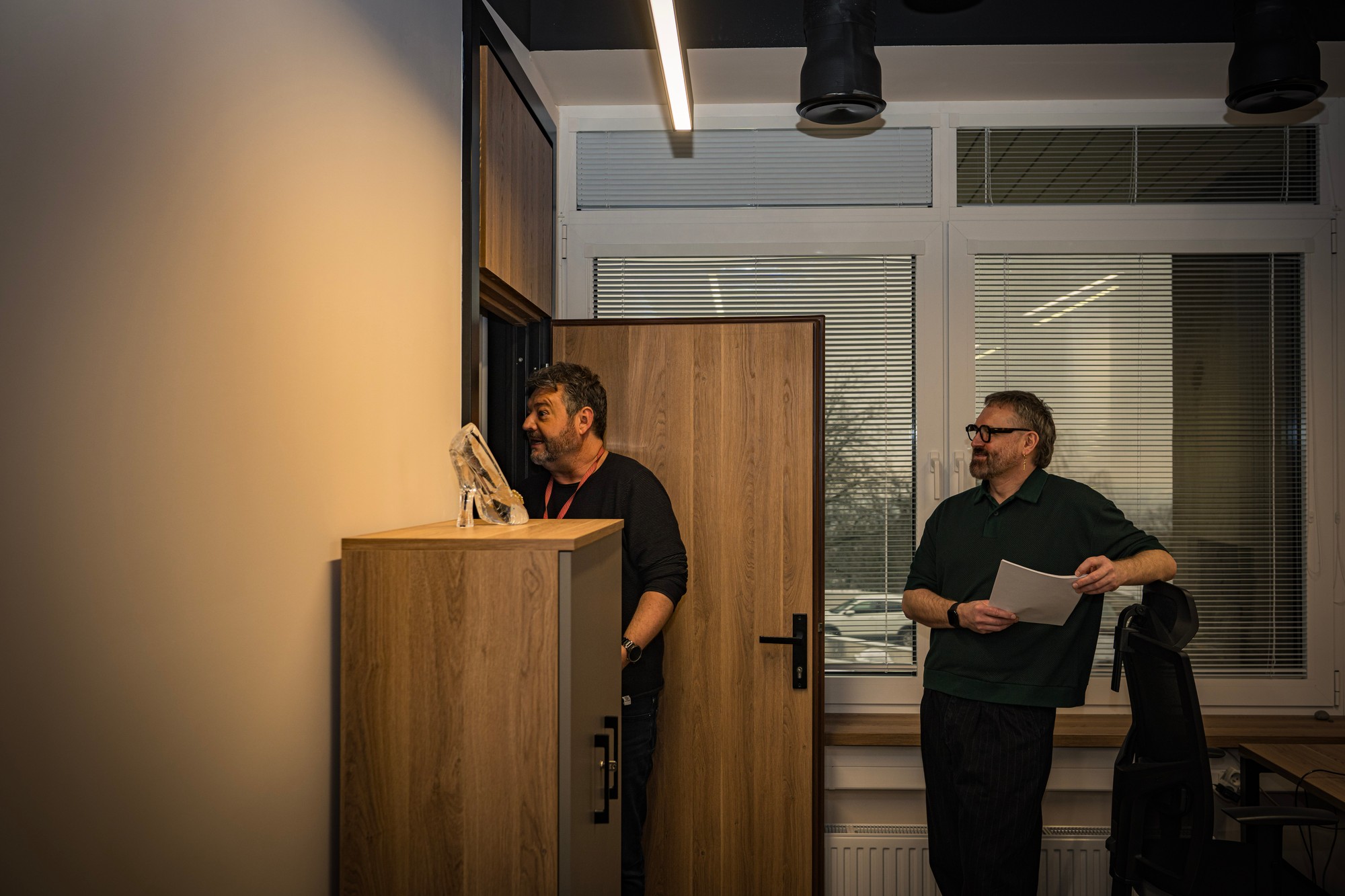 Michal Hudák načítava komentáre k reality šou Mama, ožeň ma.