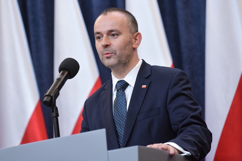 Mucha był także pytany, dlaczego w uroczystości powołania sędziów nie mogły być obecne media. Minister zaznaczył, że za kadencji Andrzeja Dudy nie było takiej tradycji. Podkreślił, że został zorganizowany briefing dla dziennikarzy oraz że zdjęcia oraz treść wystąpienia zostały udostępnione na stronie internetowej.