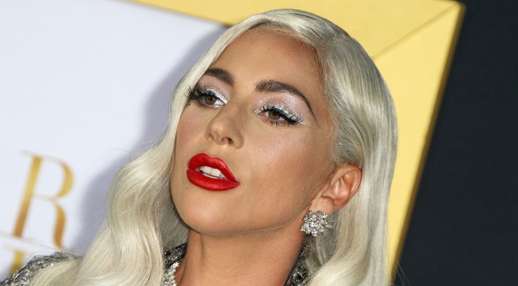 Hupsz! Lady Gaga toplesz fotót posztolt magáról - Így még sosem láthattuk