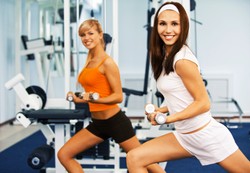 Trening na siłowni może fatalnie wpływać na... kondycję włosów!