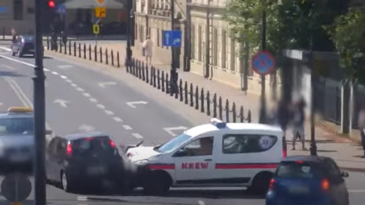 Lublin: trzy auta zderzyły się w centrum miasta. Trwa śledztwo [wideo]