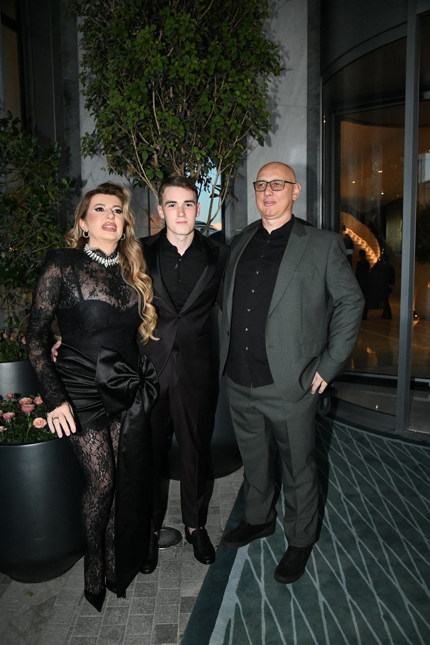 Viki Miljković slavi 18 rođendan sinu